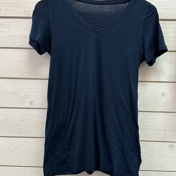 LULULEMON all it takes ribbed T-shirt, and navy blue size small - Picture 4 of 7